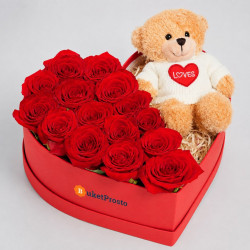 Композиция из 17 красных роз с мишкой в коробке